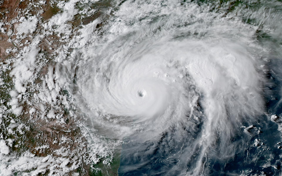 Engineering investigations of hurricane damage : wind versus water